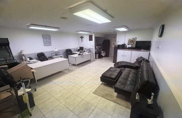 4600 N Cumberland Avenue Gallery 2