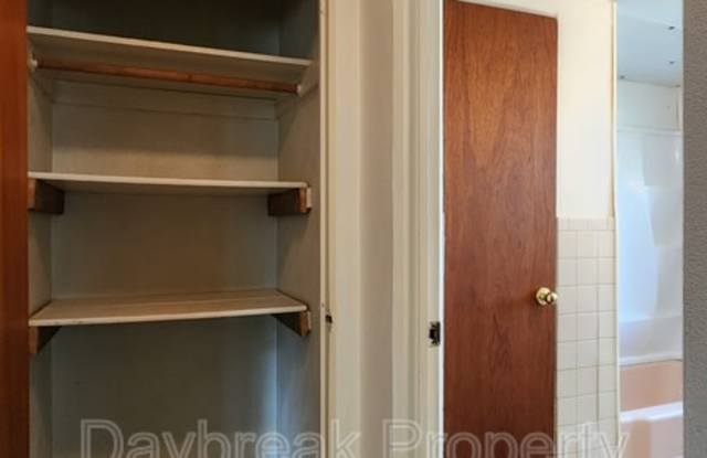 2913 8th Street North - 2 Gallery 4