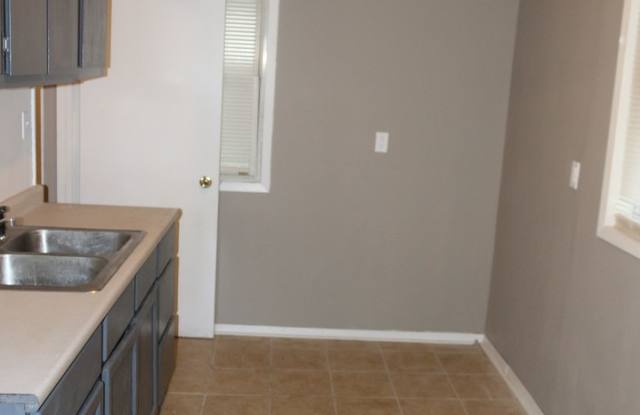 BEAUTIFUL HOME LOCATED CLOSE TO EVERYTHING WITH GARAGE! photos photos BEAUTIFUL HOME LOCATED CLOSE TO EVERYTHING WITH GARAGE! photos photos