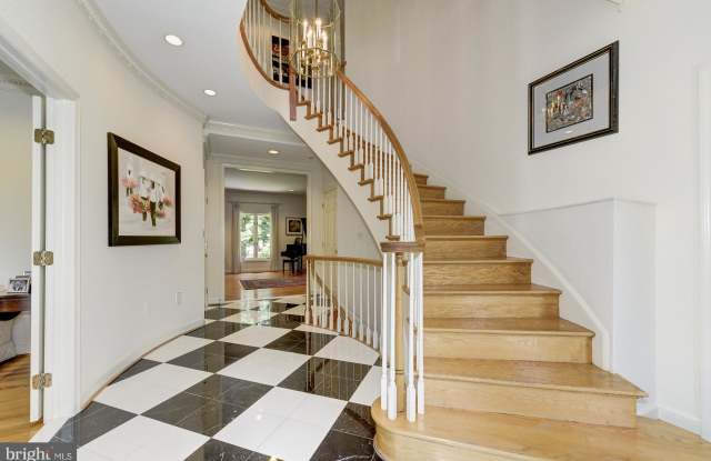 4709 FOXHALL CRESCENT NW Gallery 3