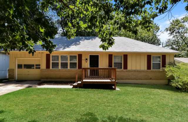 8529 Elm Avenue - 8529 Elm Avenue, Raytown, MO 64138