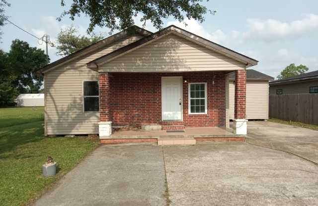 Spacious 3/2 available NOW photos photos