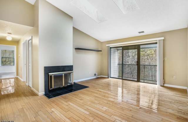 238 Irving Pl Gallery 4