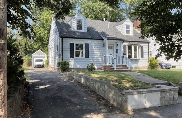 124 Oakland Street - 124 Oakland Street, Englewood, NJ 07631