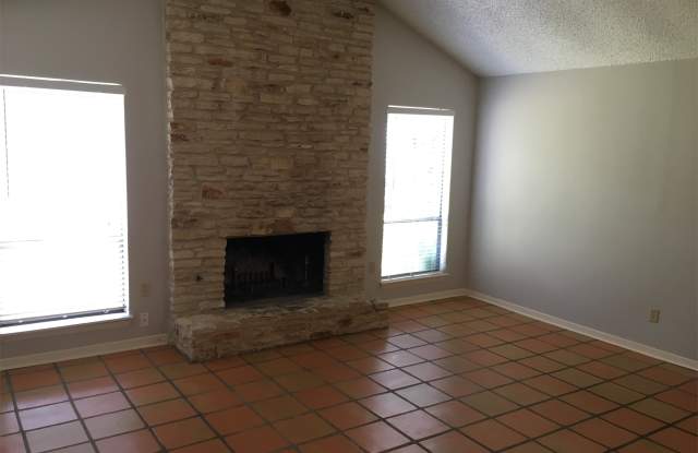 6102 Forest Hills Drive - A Gallery 2