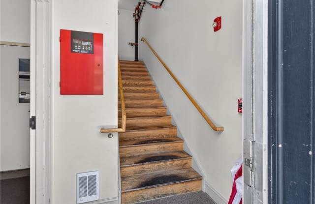 224 E State Street Gallery 3