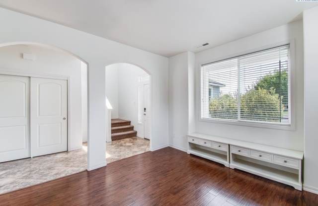 1815 Sunshine Avenue Gallery 2