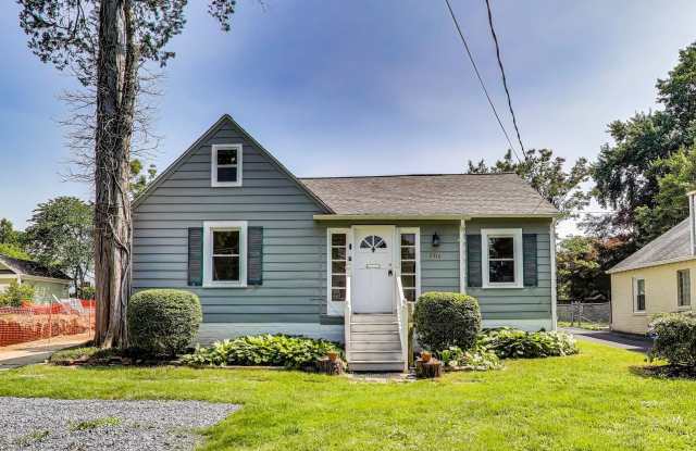 Cute 2 bed + Loft + 2 Bath SF w/ Fenced Yard photos photos