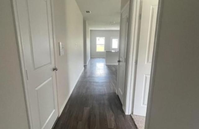 Elegant 4-bed/2-bath! Gallery 3