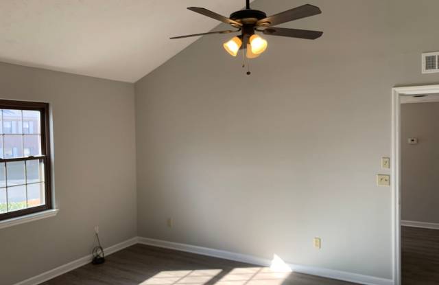 200 Thistle Ln Gallery 4