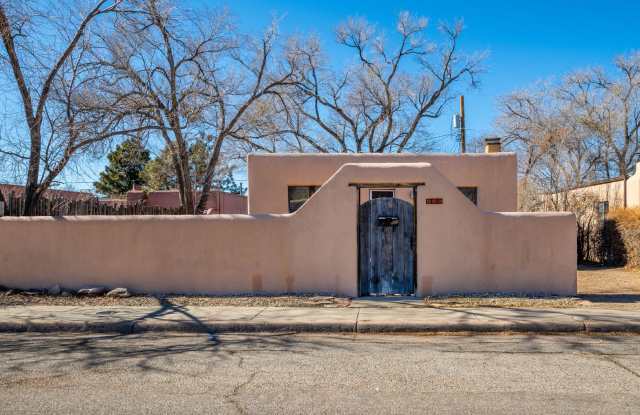 Lovely Home on Franklin Ave. - 535 Franklin Avenue, Santa Fe, NM 87501