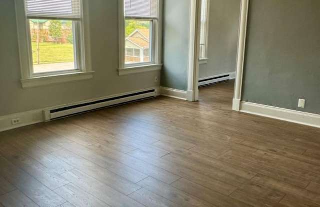 Huge 1 Bedroom renovated apartment- Available NOW! Gallery 4