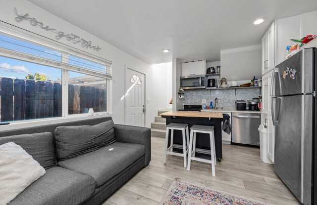 Prime location - walk to SDSU! Gallery 4