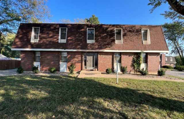 Charming 2-Bedroom Apartment with Stylish Kitchen and Washer/Dryer! photos photos Charming 2-Bedroom Apartment with Stylish Kitchen and Washer/Dryer! photos photos