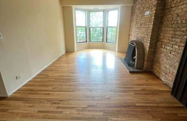 600 W Surf Gallery 3