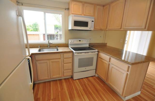 3 bed 1.5 bath Condo available now! 532 Tyrella Ave, #2, Mountain View, CA 94043 - 532 Tyrella Avenue, Mountain View, CA 94043