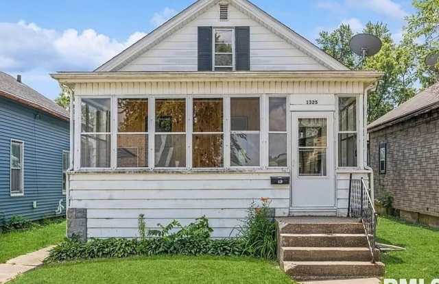 2 BR, 1 BA house - 1325 West 14th Street, Davenport, IA 52804