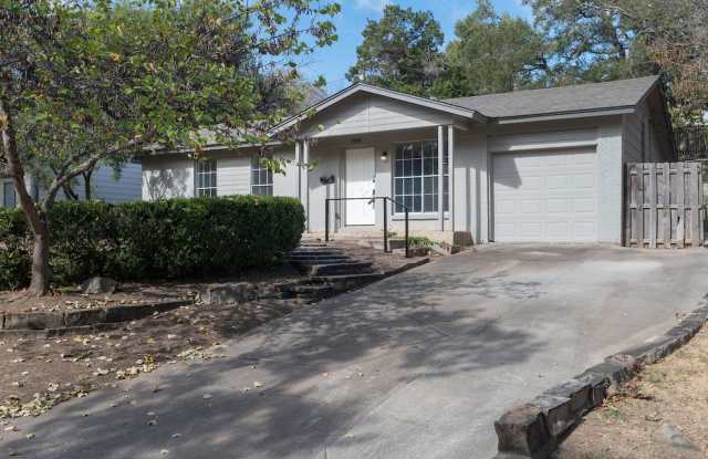 Minutes from Downtown and Blocks from St Edwards - Charming single-story Home photos photos