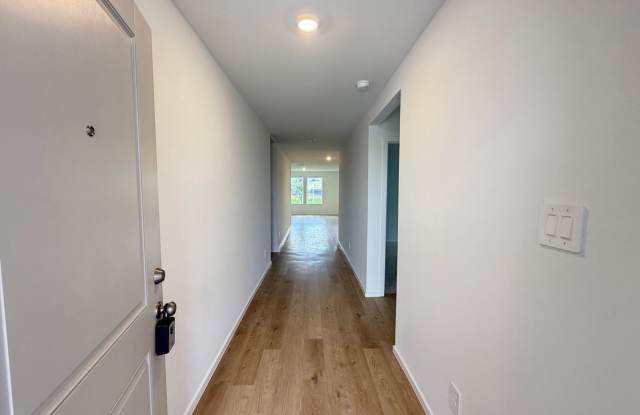 Now Leasing – Brand New 4BR Home with Loft & Resort Amenities! Gallery 4