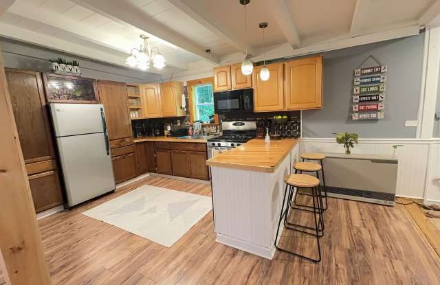 Beautiful Furnished Home with Cozy Rustic Finishes photos photos