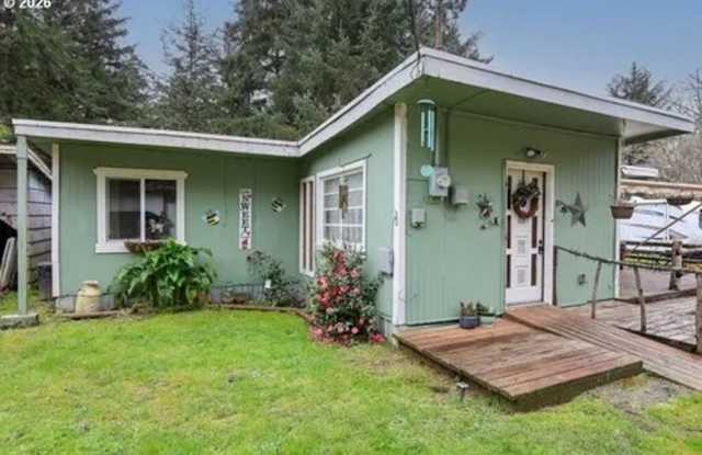 Charming 3-Bedroom Home with Workshop Space & Storage in Houser (North Bend)! Gallery 4