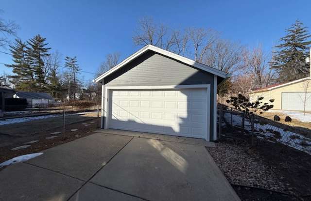 WEST END! 3 bed/ 2 bath Gallery 4