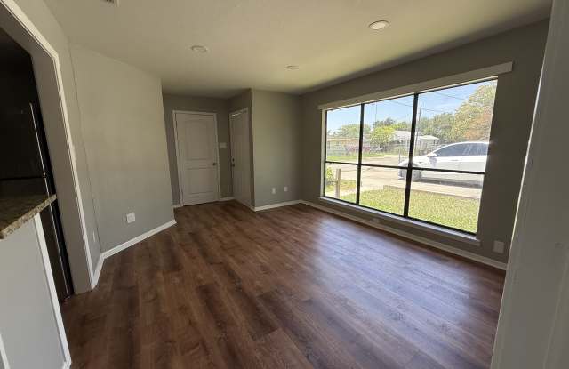 923 18th St photos photos
