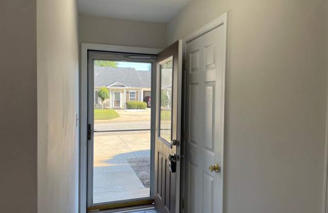 2 Bed, 2 Bath Townhouse Gallery 4