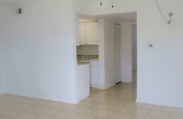 1 Bedroom Apartment in Arlington Square Garden! Gallery 4