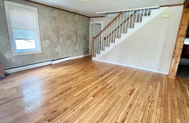 3 Bedroom, 2 Bathroom Single Family Home in Howard photos photos