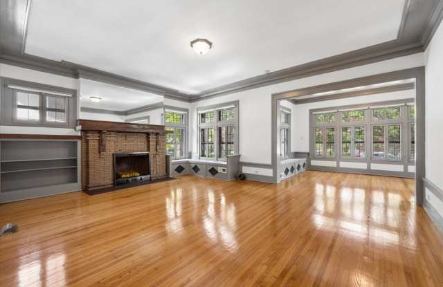 717 W Junior Terrace Gallery 3
