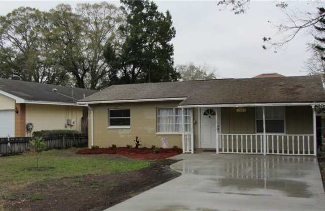 7011 50TH AVENUE N - 7011 50th Avenue North, West Lealman, FL 33709