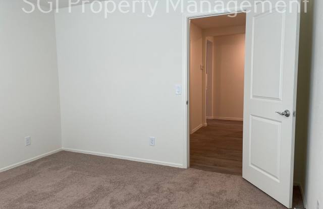 465 W Black Hawk Pl photos photos