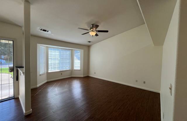 East Redding 3 Bed and 2 Bath Gallery 3