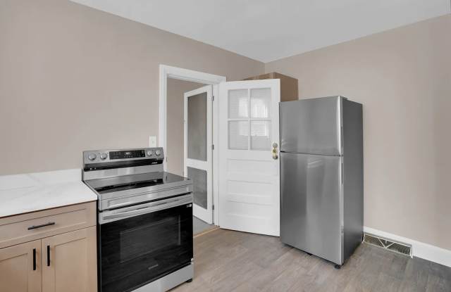 Minutes from USC! Renovated 4BR Home in Cayce Gallery 3