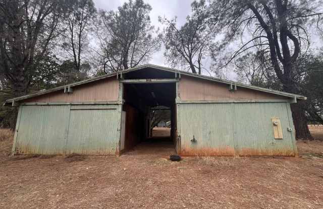 Two acre property with a barn! Gallery 4