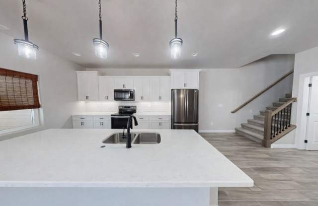 730 Compass Loop photos photos