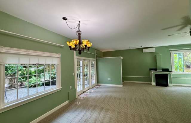Charming oversized one bedroom cottage nestled quietly among a beautiful Bainbridge oasis Gallery 3