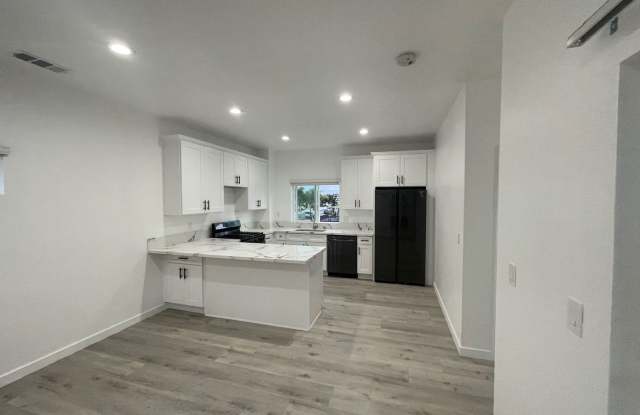 4BD/2BA, Quick Walk to Campus! Gallery 4