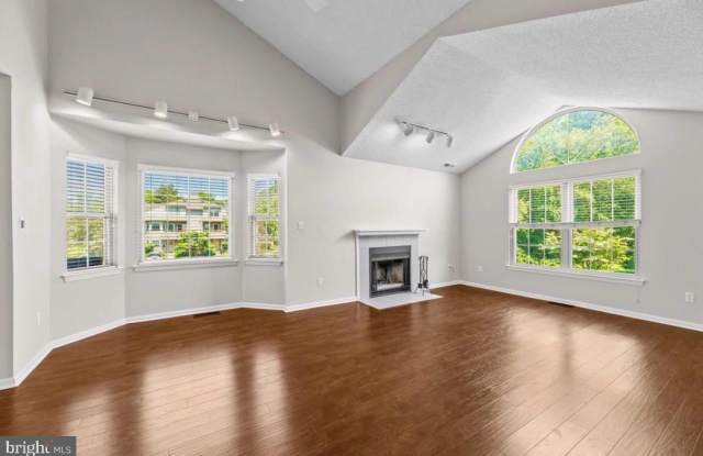 3204 DANBURY Court Gallery 2