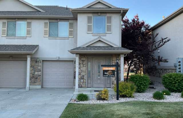 3 bedroom 2 1/2 Bath Townhouse- Partially Furnished- Move in today. - 1064 16th Street, Ogden, UT 84404