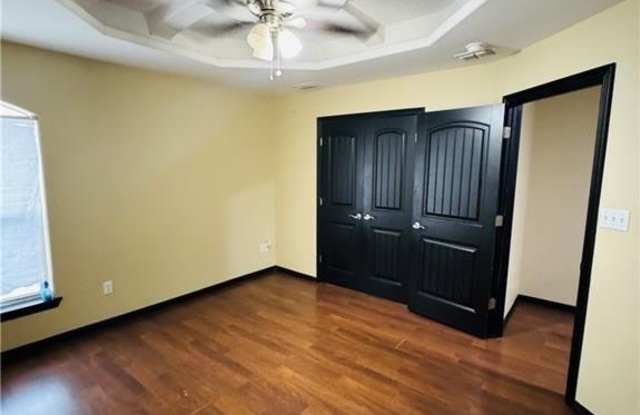 410 S 48th Lane Gallery 3