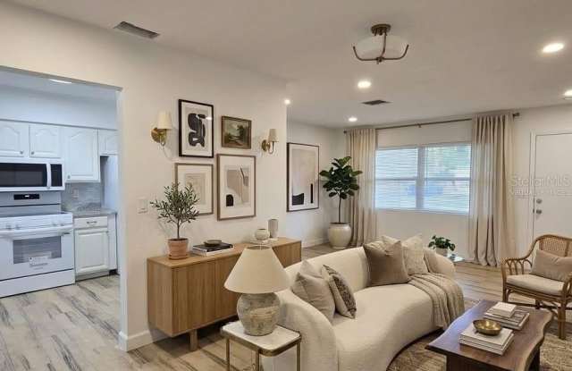 1282 ROBIN HOOD Lane Gallery 3