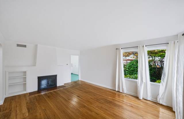 Charming 2-Bedroom Craftsman Near Lincoln Park Gallery 4