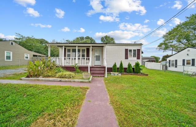 Morristown 37813 - 3 bedroom, 1 bath home - Contact Lisa Vineyard and Shannon Russell (865) 216-9334 photos photos