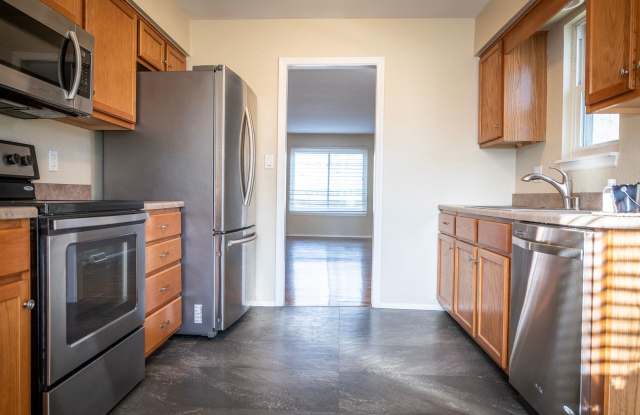 75SW1001 - 1001 West 75th Street, Kansas City, MO 64114