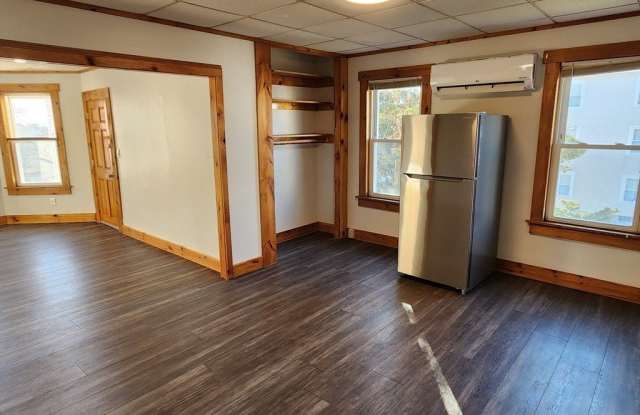 35 Oxford St - 35 Oxford Street, Fall River, MA 02721