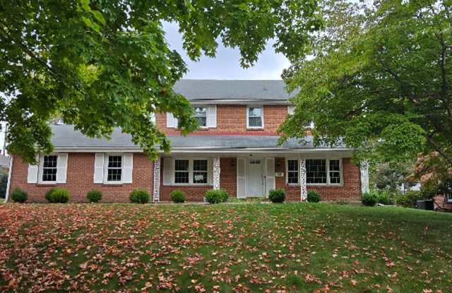 Lovely Colonial Home in Sharpley photos photos