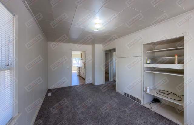 2 bed, 1 bath single family home with a garage! Gallery 3