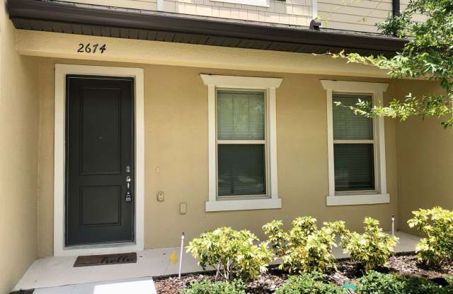 MOVE IN SEPTEMBER! IMMACULATE RENTAL! 2x2.5 TOWNHOME WITH PRIVATE COURTYARD! 2 CAR GARAGE! Gallery 4